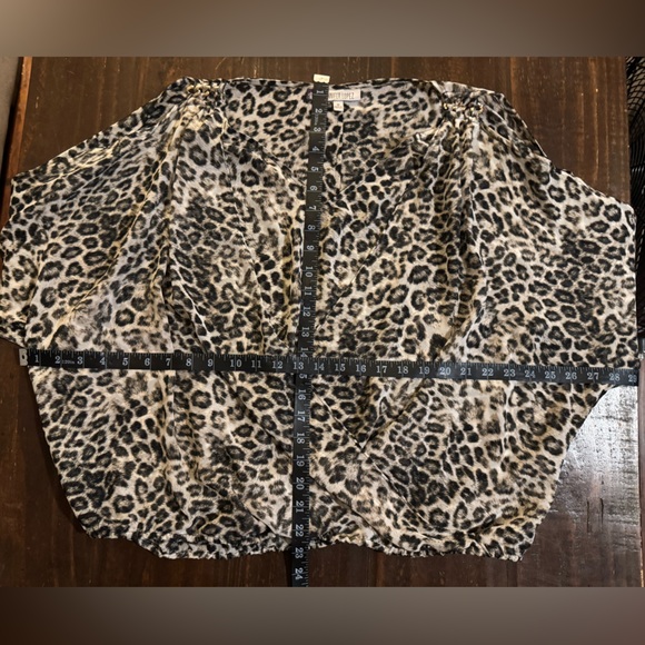 Jennifer Lopez Layered Wrap Leopard Print Top with PeekaBoo Long Sleeves - Med - Picture 16 of 17